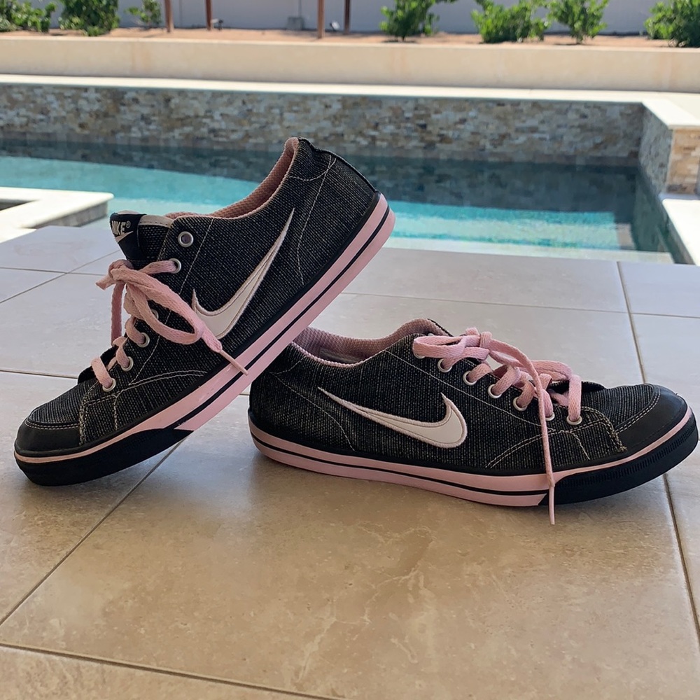 Black and Pink Retro Nike